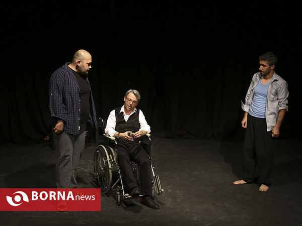 نمایش "اینجا همان جاست"