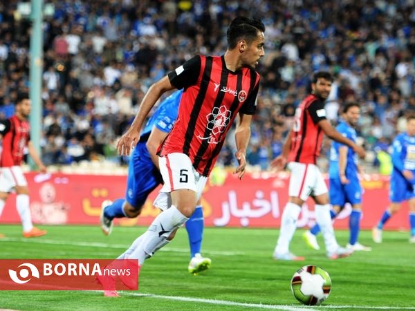 دیدار تیم های استقلال تهران و مشکی پوشان خراسان