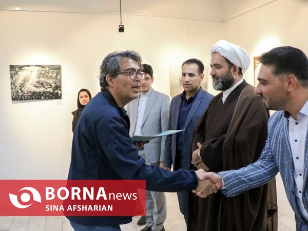 نمایشگاه عکس روایت عشق در ارومیه آغاز شد