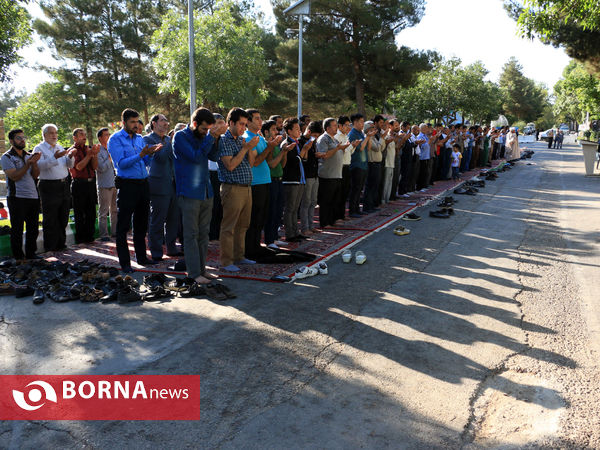 نماز شکرانه عید در کنار شهدای بهشت رضا(ع)