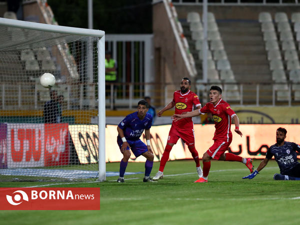 دیدار تیم های فوتبال پرسپولیس - هوادار