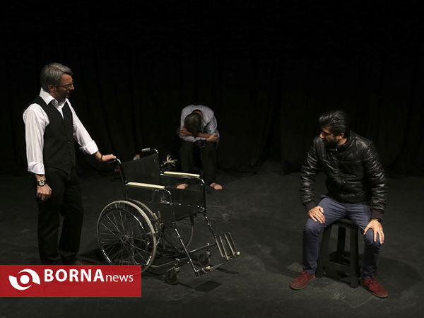 نمایش "اینجا همان جاست"