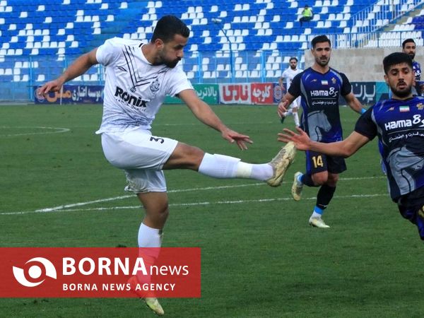 دیدار تیم های فوتبال ملوان  بندرانزلی _ پیکان تهران