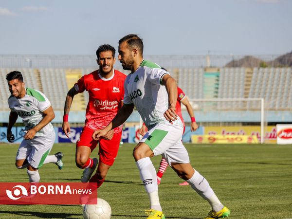 دیدار تیم های فوتبال آلومینیوم اراک-تراکتور سازی تبریز