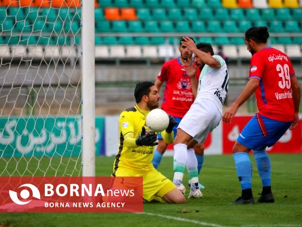 دیدار تیم های فوتبال ذوب آهن - نساجی مازندران