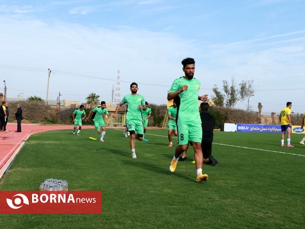 در حاشیه دیدار تیم های فوتبال صنعت نفت - شمس آذر قزوین