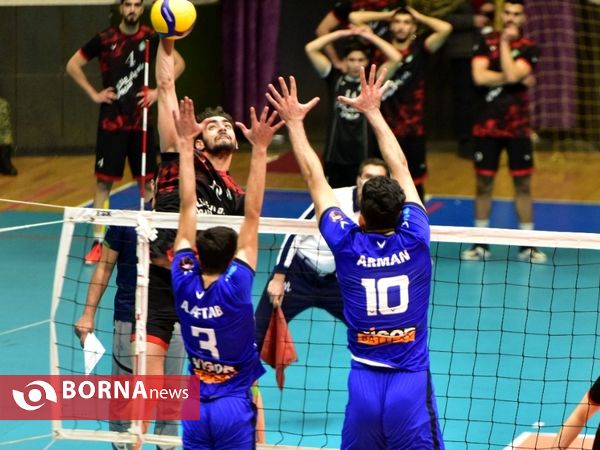 دیدار تیم های والیبال آذرباتری ارومیه و راه یاب ملل مریوان