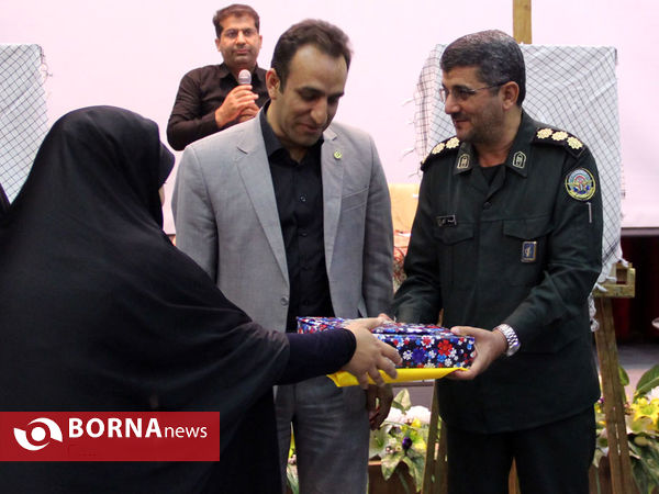 رونمایی از  کتاب های دفاع مقدس در شیراز