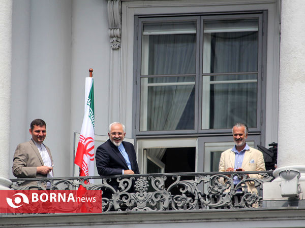 محمد جواد ظریف در بالکن هتل کوبورگ