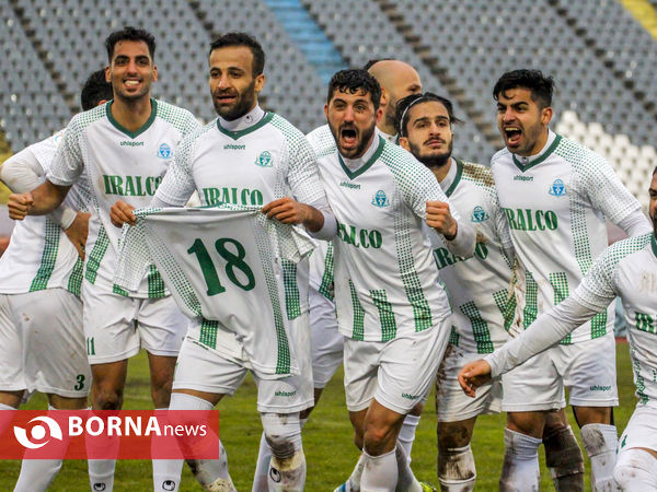 دیدار تیم های فوتبال آلومینیوم اراک - صنعت نفت آبادان
