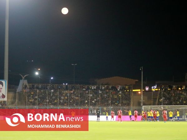 دیدار تیم های فوتبال نفت مسجدسلیمان - پرسپولیس