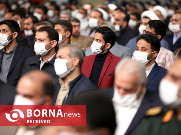 دیدار صدها نفر از مردم استان اصفهان با مقام معظم رهبری