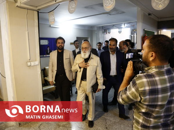 حضور مهدی چمران در خبرگزاری برنا