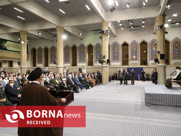 دیدار صدها نفر از مردم استان اصفهان با مقام معظم رهبری