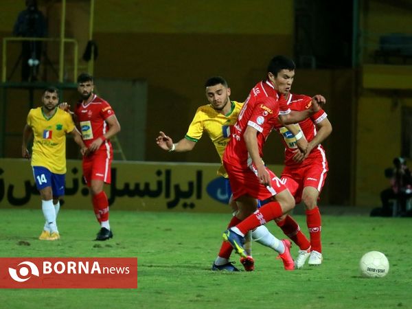 دیدار تیم های فوتبال صنعت نفت - پرسپولیس