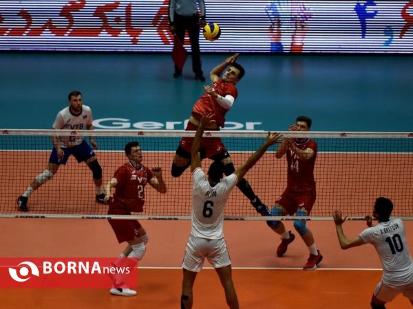 تثبیت صدرنشینی تیم ملی والیبال ایران با برد روسیه در ارومیه