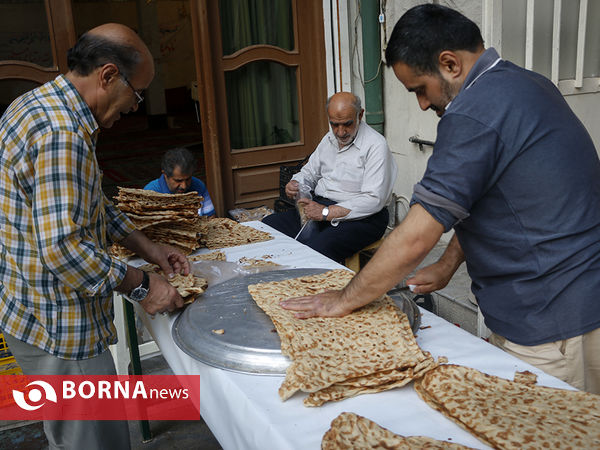 ضیافت افطار در مسجد جامع نیاوران