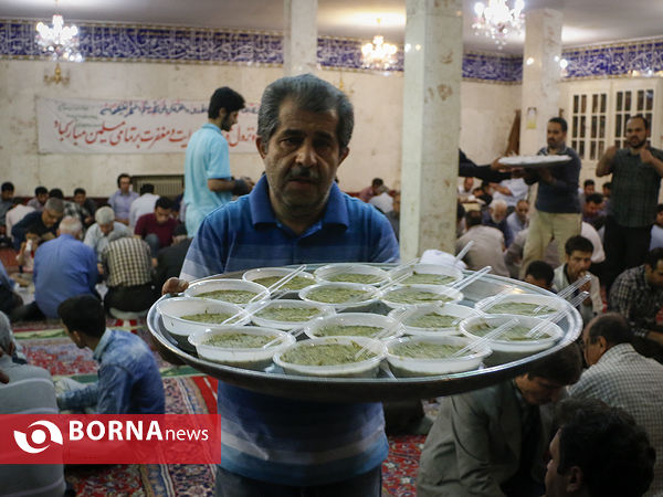 ضیافت افطار در مسجد جامع نیاوران