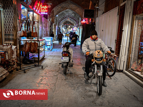 تردد موتور سوارها در بازارهای تاریخی میدان امام
