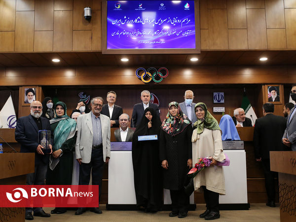 رونمایی از سردیس چهره های ماندگار ورزش ایران