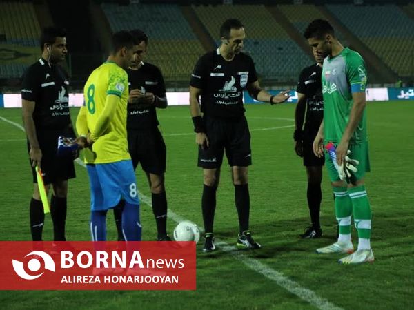 دیدار تیم های فوتبال صنعت نفت - استقلال