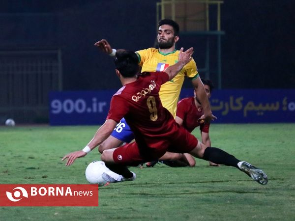 دیدار تیم های فوتبال صنعت نفت - پدیده