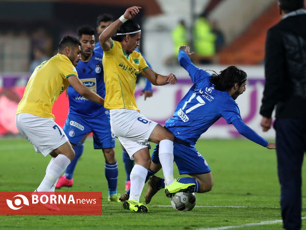 دیدار تیم های استقلال تهران - صنعت نفت آبادان