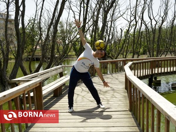 حرکت نمایشی رکوردار روپایی در حمایت از تیم ملی