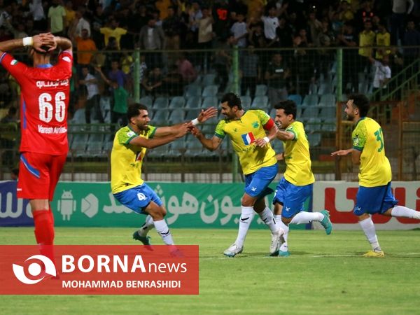 دیدار تیم های فوتبال صنعت نفت - نساجی