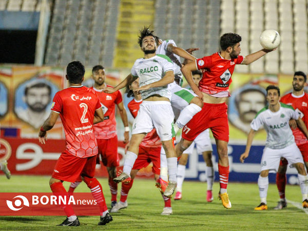 دیدار تیم های فوتبال آلومینیوم اراک-تراکتور سازی تبریز