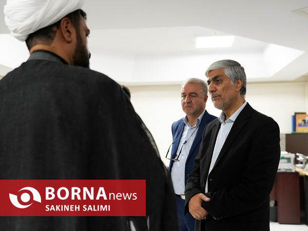  بازدید کیومرث هاشمی از ساختمان شماره ۲ وزارت ورزش و جوانان 