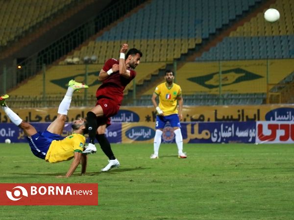 دیدار تیم های فوتبال صنعت نفت - پدیده