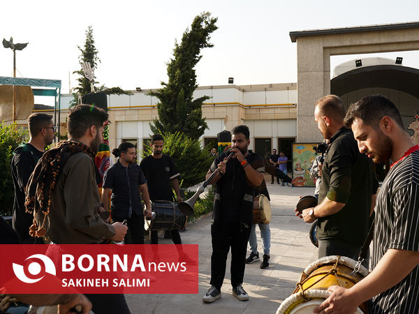  آیین برافراشتن پرچم عزای حسینی برفراز بلندترین سکوی پرچم ایران