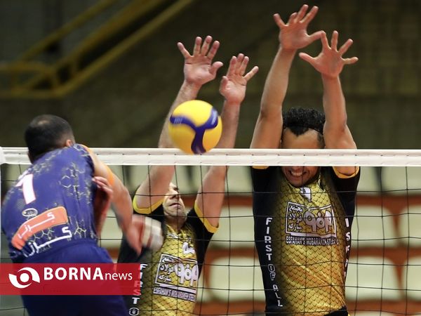 نیمه نهایی لیگ والیبال  ( فولاد سیرجان - سپاهان اصفهان )