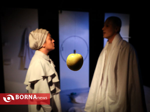 نمایش "تنها خدا حق دارد بیدارم کند"