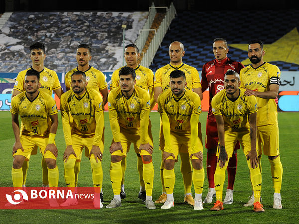 دیدار تیم های فوتبال استقلال - فجرسپاسی