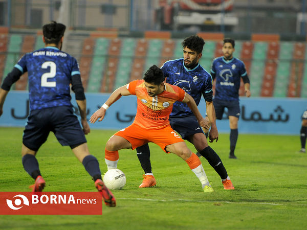 دیدار تیم های فوتبال پیکان - سایپا