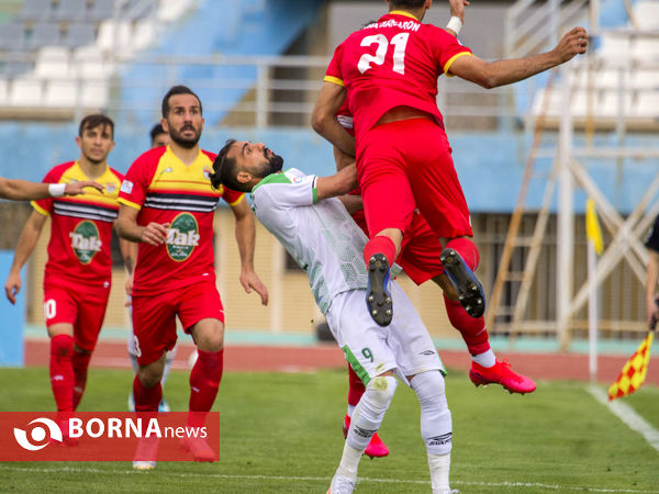 دیدار تیم‌های فوتبال آلومینیوم اراک - فولاد خوزستان