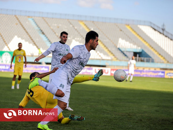 دیدار تیم‌های فوتبال آلومینیوم اراک _ فجر شهید سپاسی شیراز