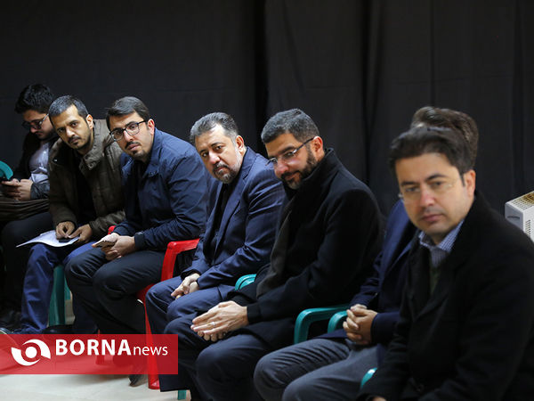 حضور معاون وزیر ورزش و جوانان در منزل شهیدان ابو مهدی المهندس و حسین جعفری نیا