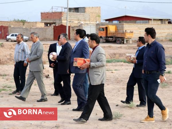 حضور مدیران هیئت فوتبال استان کرمان و باشگاه مس کرمان در محله محروم «حجتیه» شهر کرمان