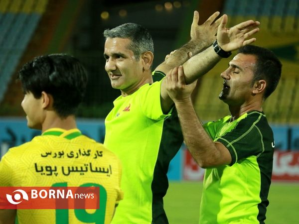 حاشیه دیدار تیم های فوتبال صنعت نفت و آلومینیوم