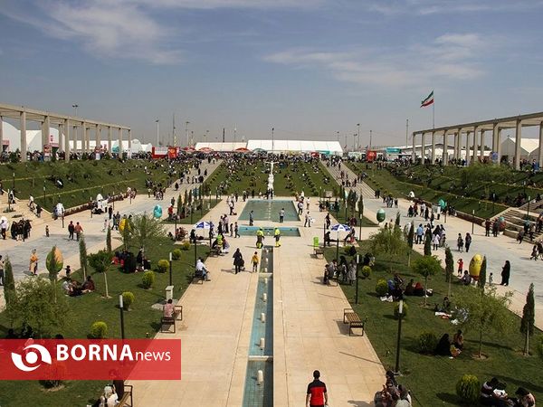 تماشای فوتبال در حاشیه نمایشگاه کتاب