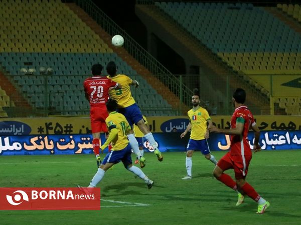 دیدار تیم های فوتبال صنعت نفت - پرسپولیس
