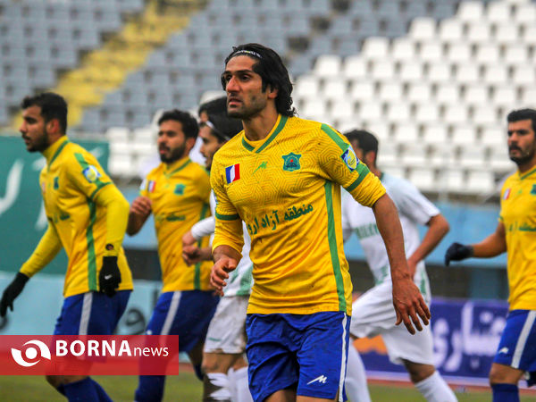 دیدار تیم های فوتبال آلومینیوم اراک - صنعت نفت آبادان