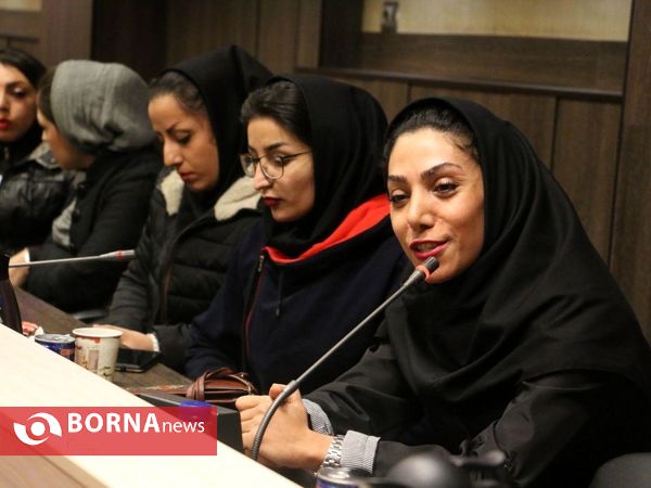 دیدار صبوریان با قهرمانان وزنه برداری بانوان استان