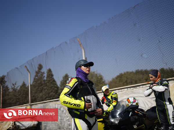 مسابقه درگ موتورسواری بانوان