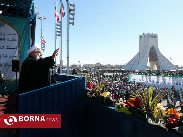 رئیس جمهور در اجتماع بزرگ مردم تهران در مراسم راهپیمایی ۲۲ بهمن