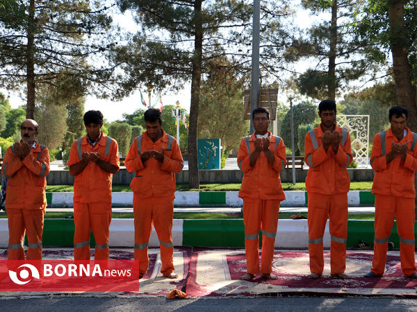 نماز شکرانه عید در کنار شهدای بهشت رضا(ع)