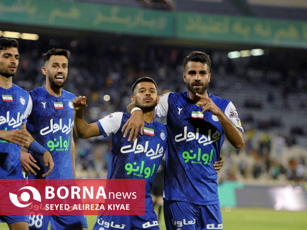 دیدار تیم های فوتبال استقلال 7 تراکتور 1